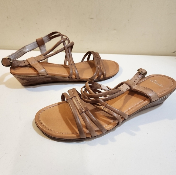 CLARKS Tan Leather Upper strappy Wedges Sandals size 9M - Picture 1 of 13